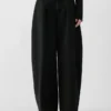 The Ovalo de-Nîmes denim pants High-waisted curved jeans The Ovalo de-Nîmes denim pants High-waisted curved jeans