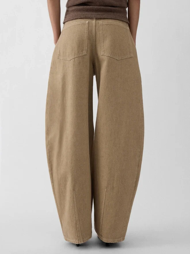 The Ovalo de-Nîmes denim pants High-waisted curved jeans The Ovalo de-Nîmes denim pants High-waisted curved jeans