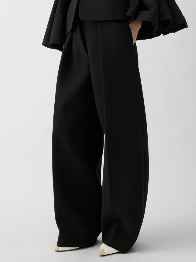 The Ovalo pants Curved pants The Ovalo pants Curved pants