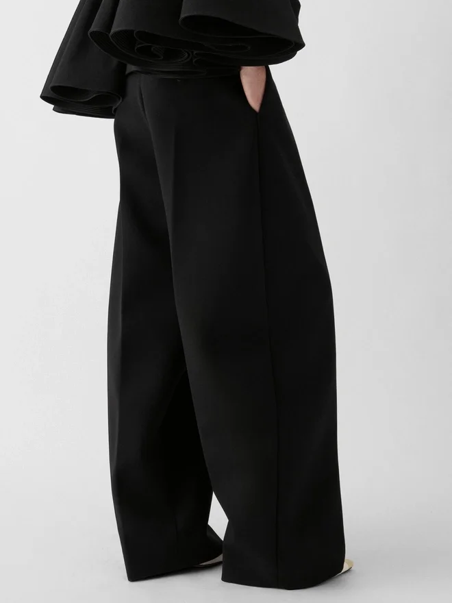 The Ovalo pants Curved pants The Ovalo pants Curved pants