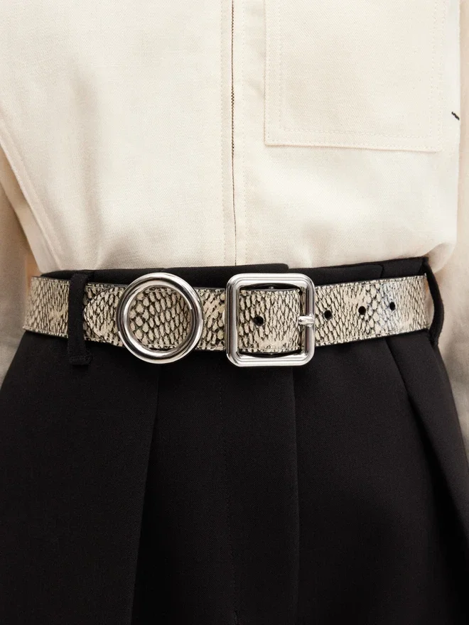 The Regalo belt Circle and square buckle belt The Regalo belt Circle and square buckle belt