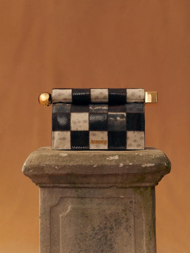 The Rond Carré clutch Take-out clutch The Rond Carré clutch Take-out clutch
