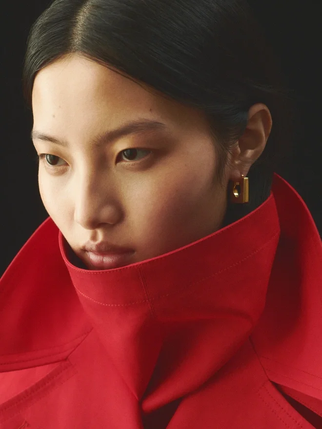The Rond Carré earrings Asymmetric mini hoop earrings The Rond Carré earrings Asymmetric mini hoop earrings