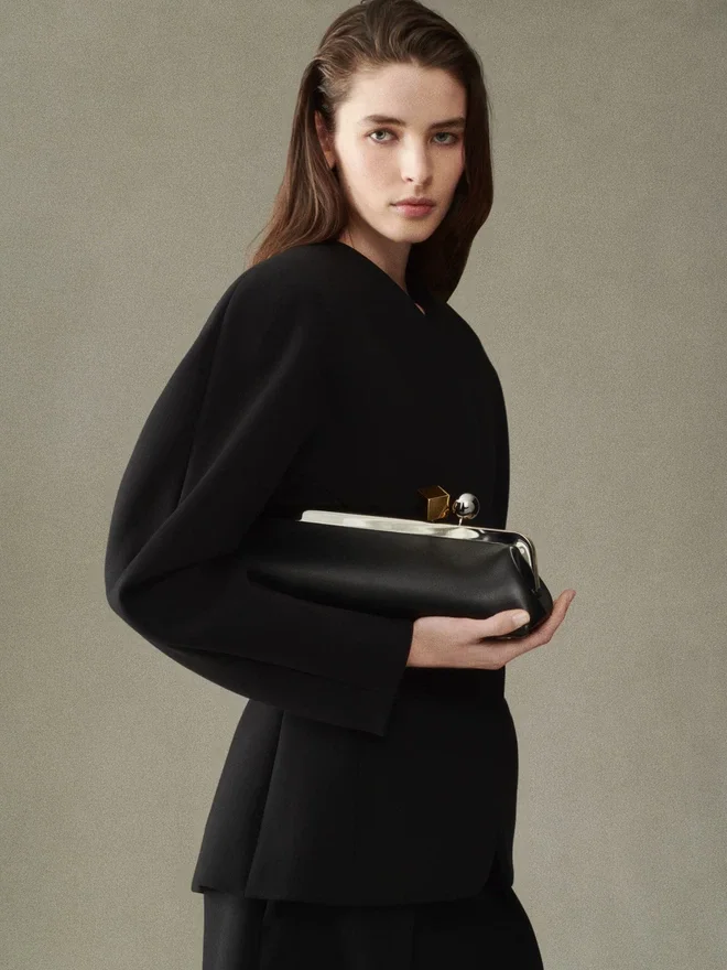 The Salon clutch Long clasp bag The Salon clutch Long clasp bag