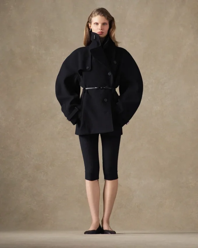 The short Ovalo trench coat Hourglass trench coat The short Ovalo trench coat Hourglass trench coat