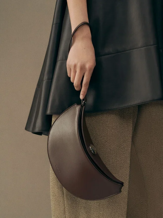 The small Ovalo Small folded shoulder bag The small Ovalo Small folded shoulder bag