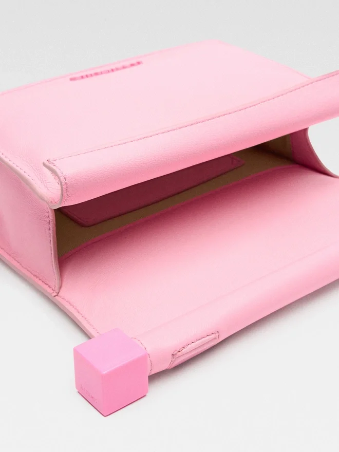 The small Rond Carré clutch Mini take-away pouch bag The small Rond Carré clutch Mini take-away pouch bag