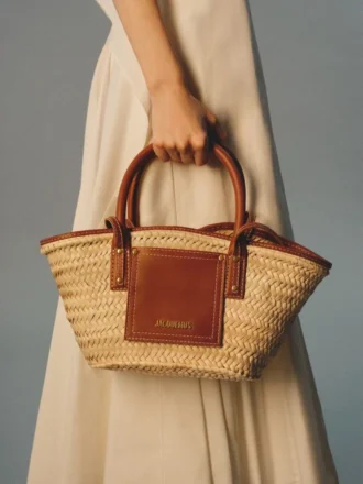 The small Soli basket Raphia beach basket bag