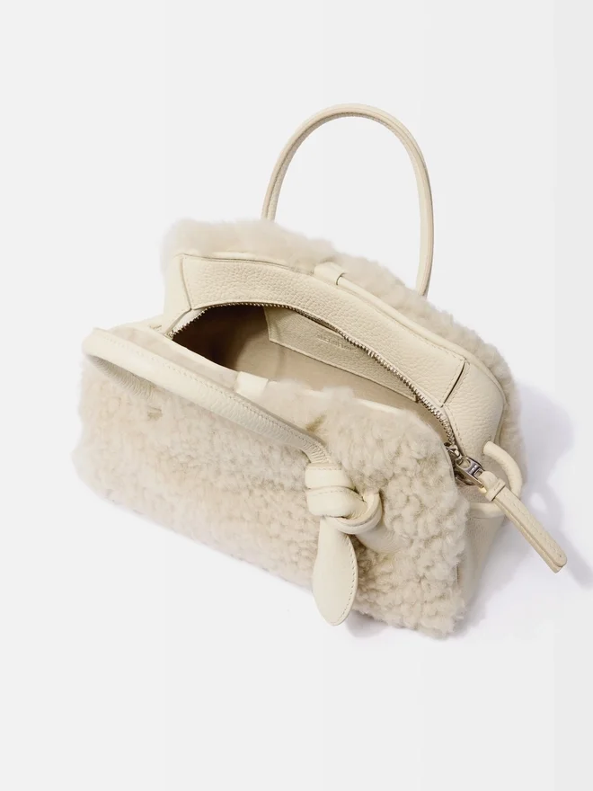 The small Turismo Small soft bowling bag The small Turismo Small soft bowling bag