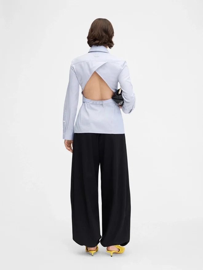 The suit shirt Open-back suit shirt The suit shirt Open-back suit shirt