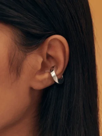 The Tourni ear cuff Twisted mini ear cuff The Tourni ear cuff Twisted mini ear cuff
