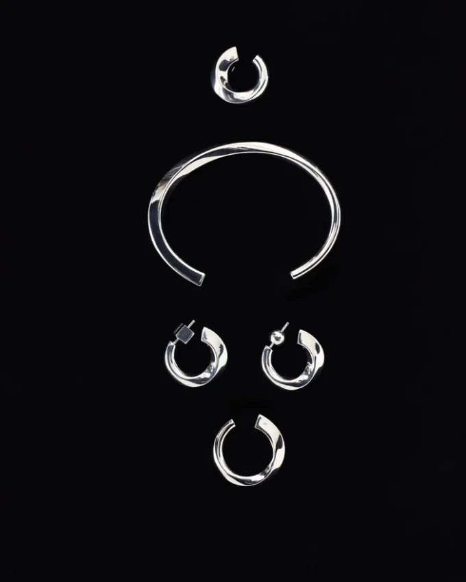 The Tourni ear cuff Twisted mini ear cuff The Tourni ear cuff Twisted mini ear cuff
